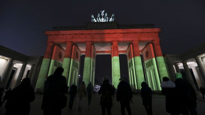 Braniborská brána po teroristickém útoku na vánoční trhy v Berlíně.