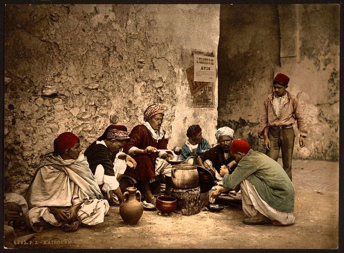 Alžírsko a Tunis na unikátních barevných historických fotografiích (počátky cestovatelské a street fotografie)