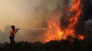 Lesní požáry poblíž řecké vesnice Kechries