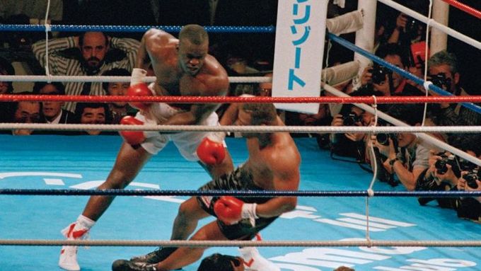 Jedním z největších zápasů federace WBC byl souboj do té doby neporaženého Mika Tysona a Jamese Douglase, který senzačně vyhrál druhý jmenovaný.
