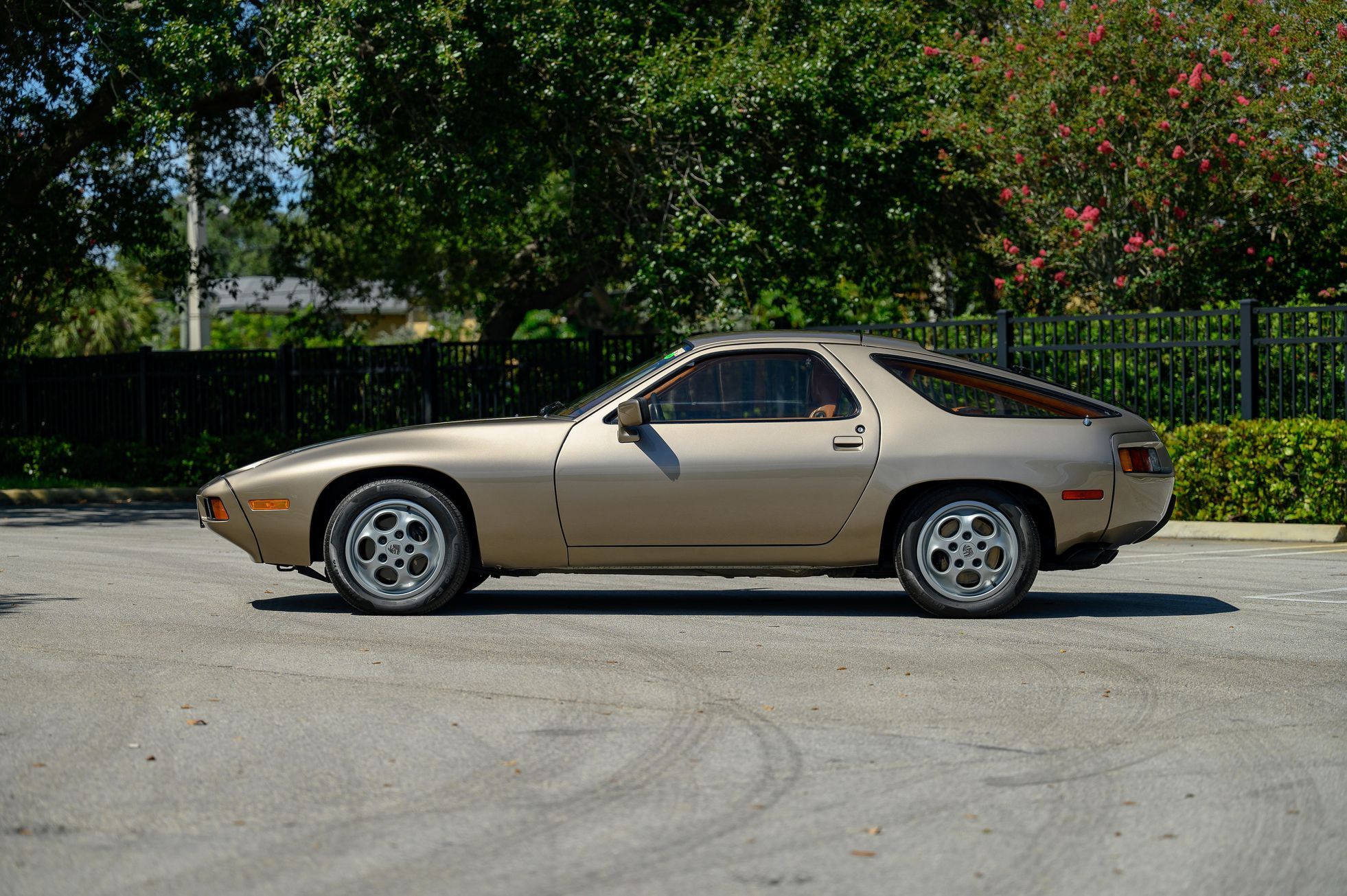 Porsche 928