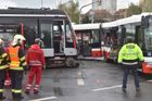 V Modřanech se srazila tramvaj a autobus, 23 zraněných