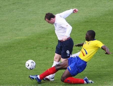 Anglie - Ekvádor: Rooney a Espinoza