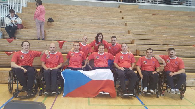 Český tým pózuje před mistrovstvím Evropy ve Švýcarsku.