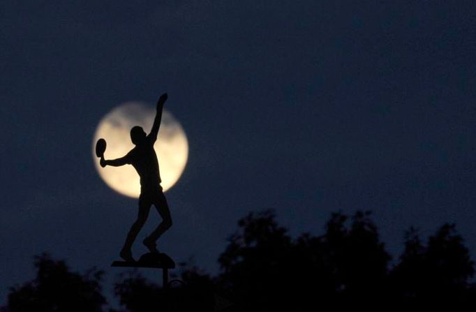 Wimbledonská tenisová romantika.