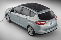 Ford uvažuje o autech se solárními panely na střeše