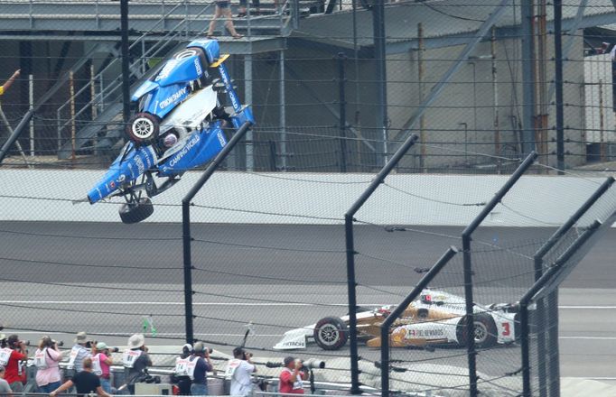 Indy 500 2017:  Scott Dixon (9) a  Helio Castroneves (3)