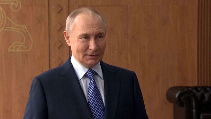 Putin veřejně hájil záměrný útok na civilní cíle ve městě Sumy. Trump předtím tvrdil, že to byla chyba.