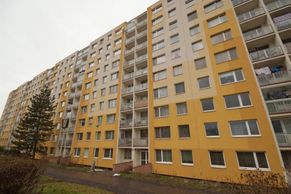 Změna dispozic v paneláku: hravý obývák a luxusní kuchyně