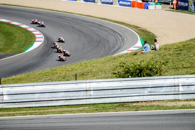 Velká cena Brna silničních motocyklů, kvalifikace (atmosféra)