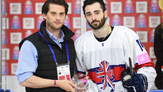 Henry Staelens (vlevo) s nejlepším britským hokejistou současnosti Liamem Kirkem