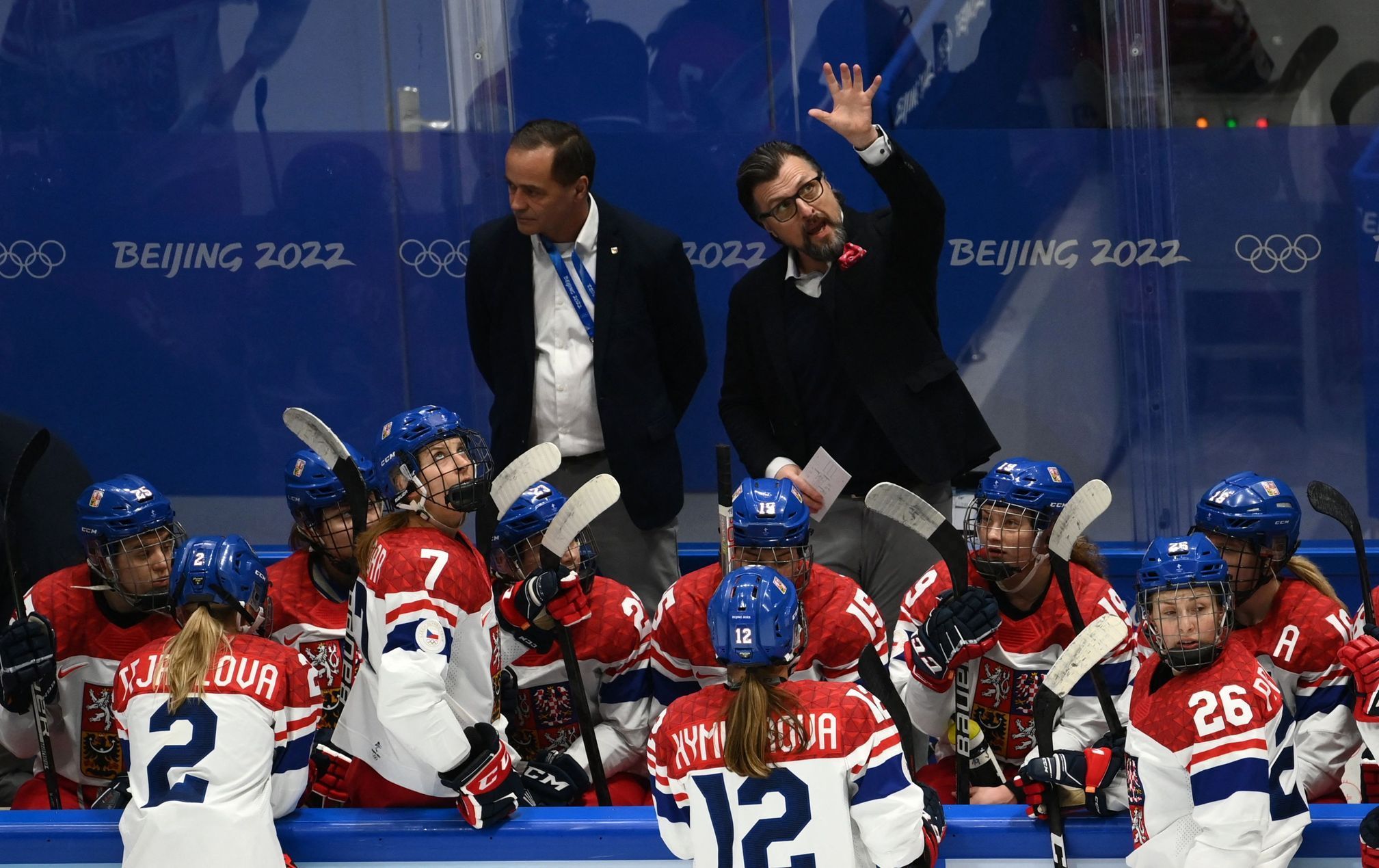 Hokejový trenér Tomáš Pacina v zápase se Švédskem na olympiádě v Pekingu 2022