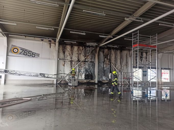 Požár pražského muzejního letiště Točná.