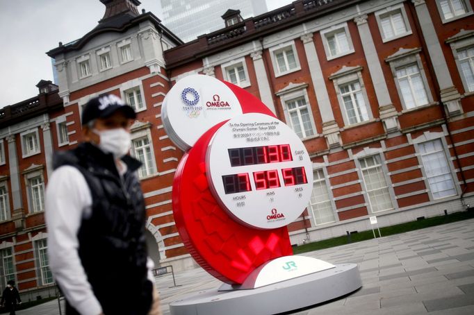 A giant watch for Tokyo 2020 Olympic Games is pictured in Tokyo, Japan March 16, 2020. REUTERS/Edgard Garrido