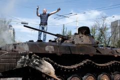 Rusové otevřeli novou frontu. Mariupol očekává útok