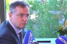 Putinovi vyslanci pod tlakem. Prchají před novináři, ignorují dokonce i ty vlastní