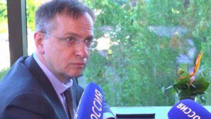 Ruská delegace před jednáním s Ukrajinou