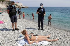 Letní virové party: Chorvatsko se stalo epicentrem, Sardinie mluví o dnech šílenství