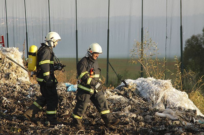 Požár skládky u obce Želeč na Táborsku
