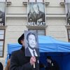Miloš Zeman oznámil kandidaturu na prezidenta - jeho TK, aktivisté před Hradem