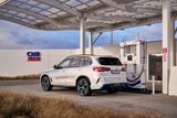 BMW staví bateriové vozy, současně se nevzdává plánů na vodík a syntetická paliva.