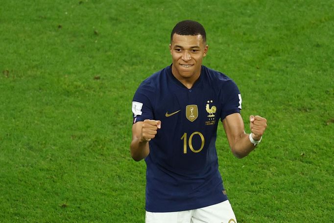 Kylian Mbappé slaví gól v osmifinále MS 2022 Francie - Polsko