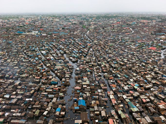 !!! NEPOUŽÍVAT OPAKOVANĚ!!! Edward Burtynsky: Anthropocene (Snímky z výstavy v pražském centru CAMP)