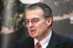 Lídrem SPOZ v Praze je ministr Žák, Šloufa vyškrtli
