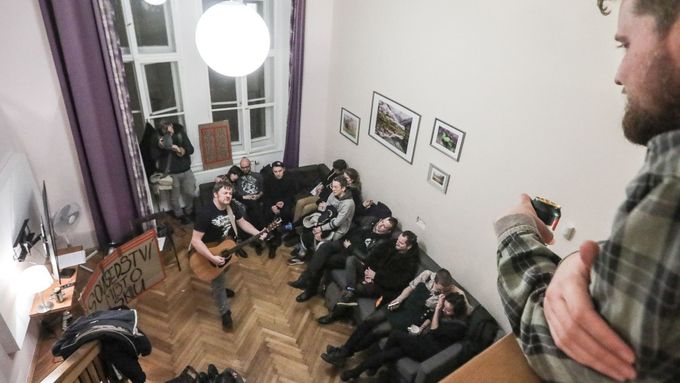 Stop Airbnb - Protest proti Airbnb v bytě v pražské Jindřišské ulici.