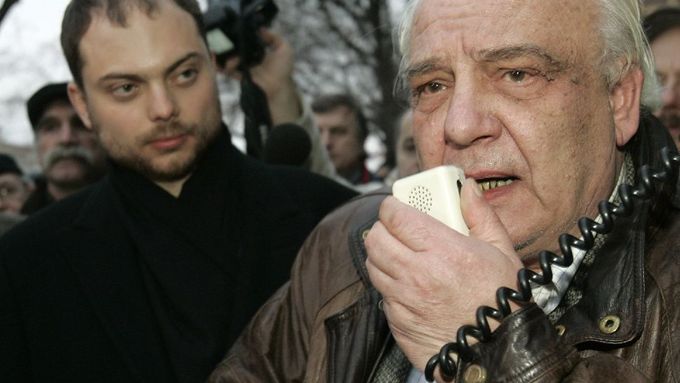 Vladimir Bukovskij promlouvá ke svým příznivcům