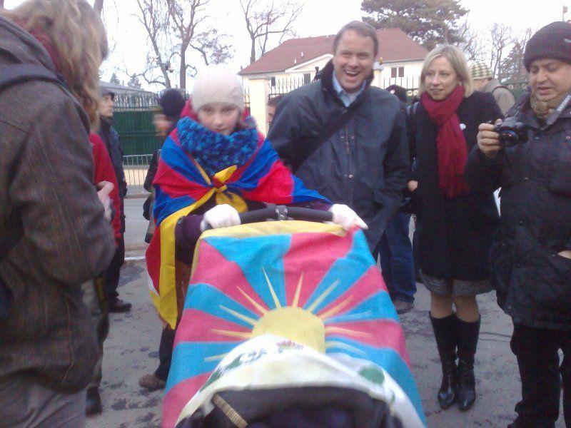 Protest za Tibet před čínským velvyslanectvím