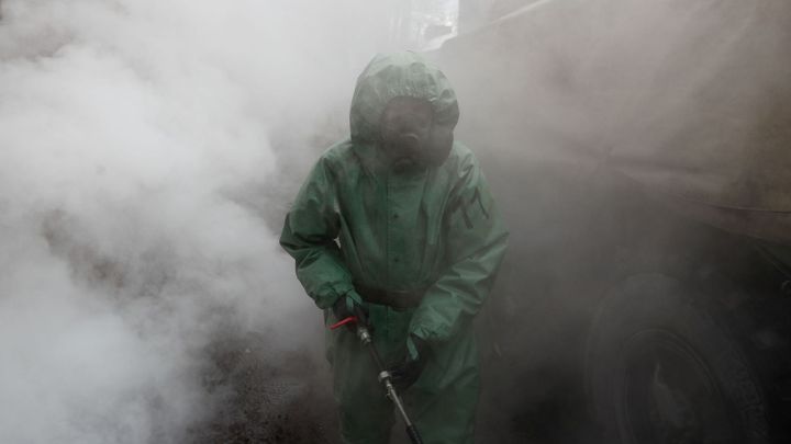 Východ Evropy je na tom v pandemii lépe než západ. Vědci nabízejí několik vysvětlení