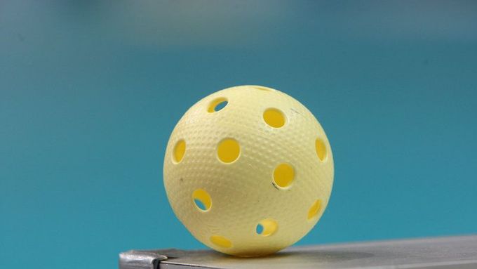 Děrovaný míček si získává stále větší oblibu.