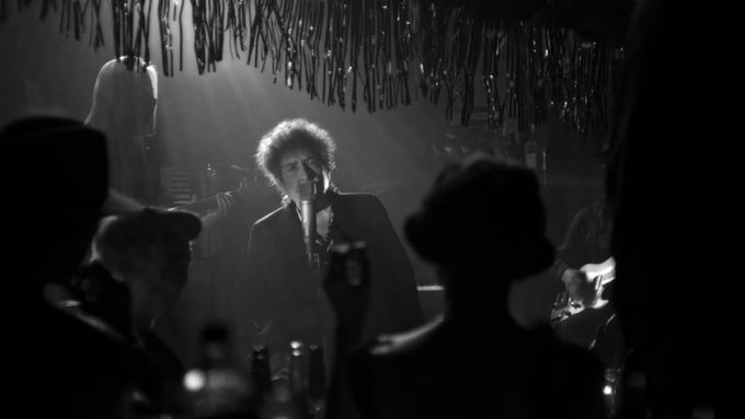 Bob Dylan na snímku z loňského koncertního filmu Shadow Kingdom.