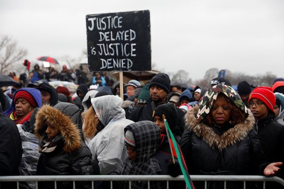 Demonstranti směřují k památníku Martina Luthera Kinga ve Washingtonu.