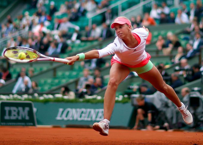 Andrea Hlaváčková v zápase 1. kola French Open  se Serenou Williamsovou.