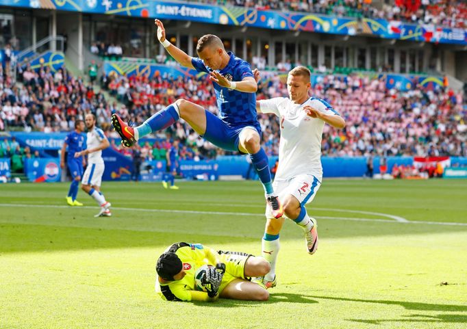 Euro 2016,Česko-Chorvatsko: Petr Čech, Pavel Kadeřábek  - Ivan Perišič