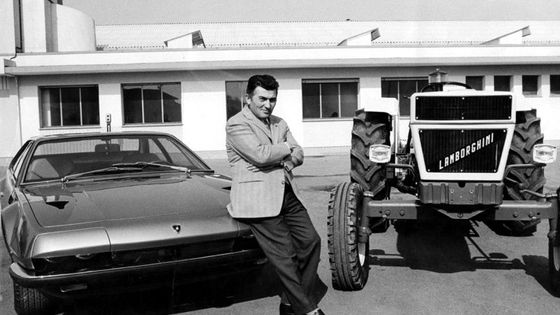 Zbohatl díky traktorům, slávu mu přinesla auta s býkem. Ferrucio Lamborghini by oslavil 100 let