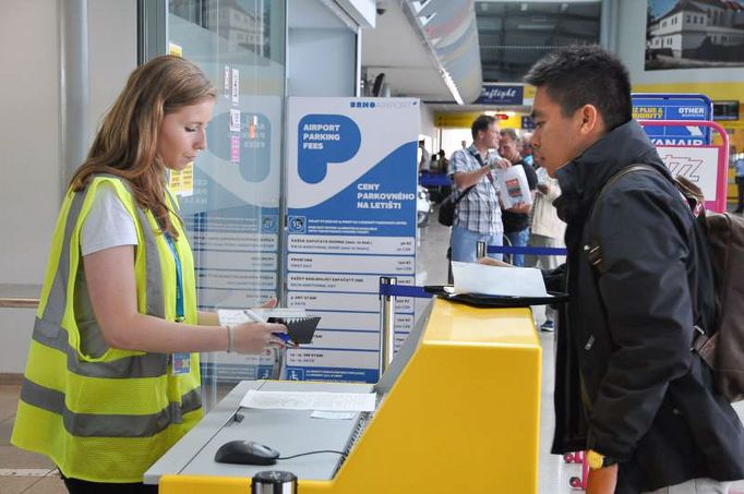 Servis pro cestující v odbavovací hale na letišti Brno - Tuřany. Současnost