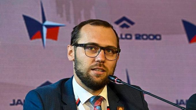 Náměstek pro průmyslovou spolupráci Tomáš Kopečný odchází z ministerstva obrany.