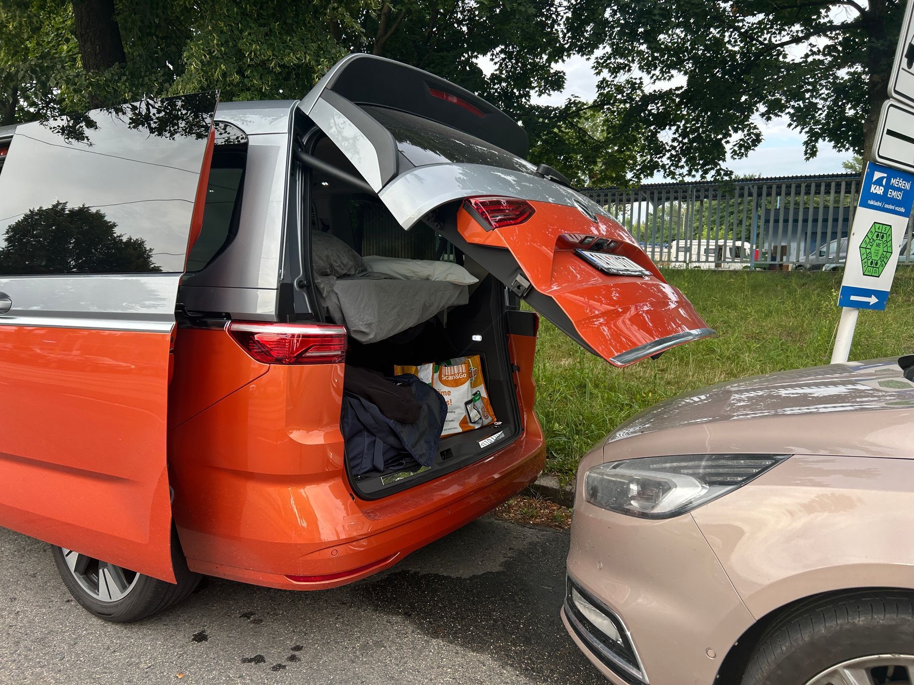VW T7 Multivan spací box