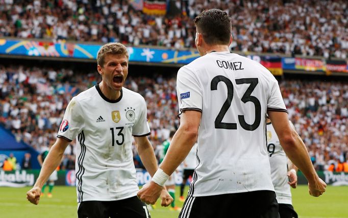 Euro 2016, Německo-Severní Irsko: Mario Gómez a Thomas Müller