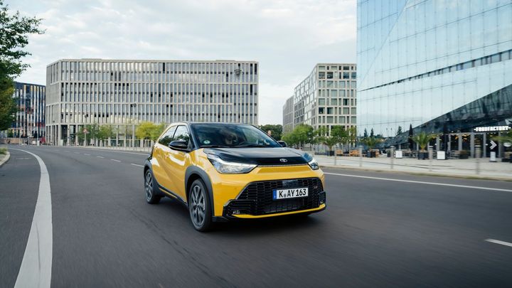 Drtivě nízká spotřeba, ale co ta cena? Kolínská Toyota do města nově překvapí