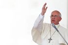 Korupce pokouší všechny, omluvil se papež za duchovní