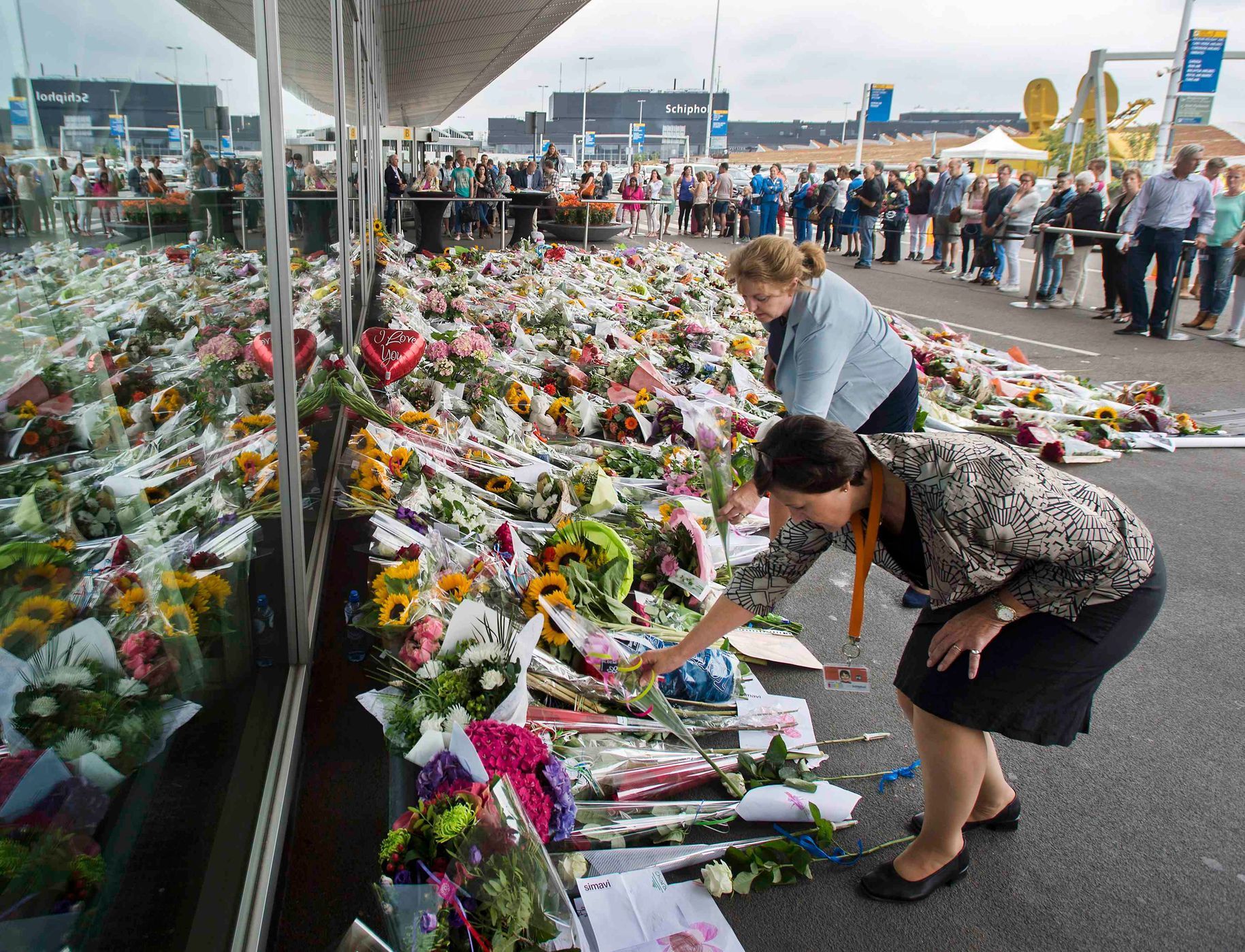 Trosky sestřeleného letu MH17