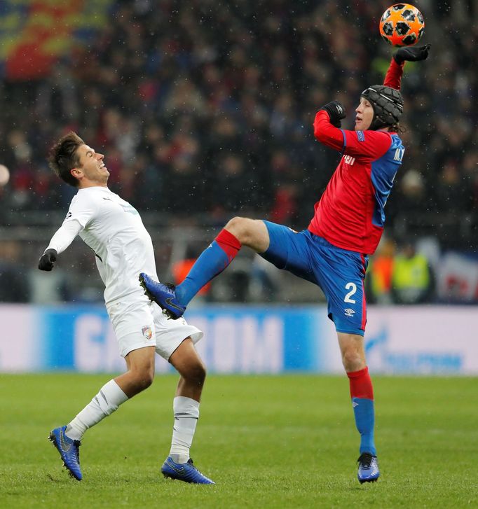 fotbal, Liga mistrů 2018/2019, CSKA Moskva - Plzeň, Mario Fernandes a Aleš Čermák