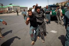 V srdci Kábulu zaútočili čtyři bomboví atentátníci
