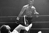 16. ÚNORA 1970 – JOE FRAZIER (24-0) vs. JIMMY ELLIS (27-5) – RTD 4. kolo: Trvalo to sedm let, ale nakonec se vše povedlo a na začátku roku 1970 se mohlo poprvé boxovat o světový pás WBC v těžké váze. Šanci dostal tehdejší král této divize Joe Frazier a Jimmy Ellis, který získal Muhammadem Alim nedobrovolně uvolněný titul WBA v roce 1967...