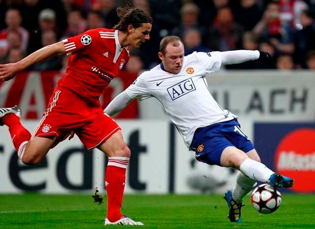 Daniel van Buyten vs Wayne Rooney