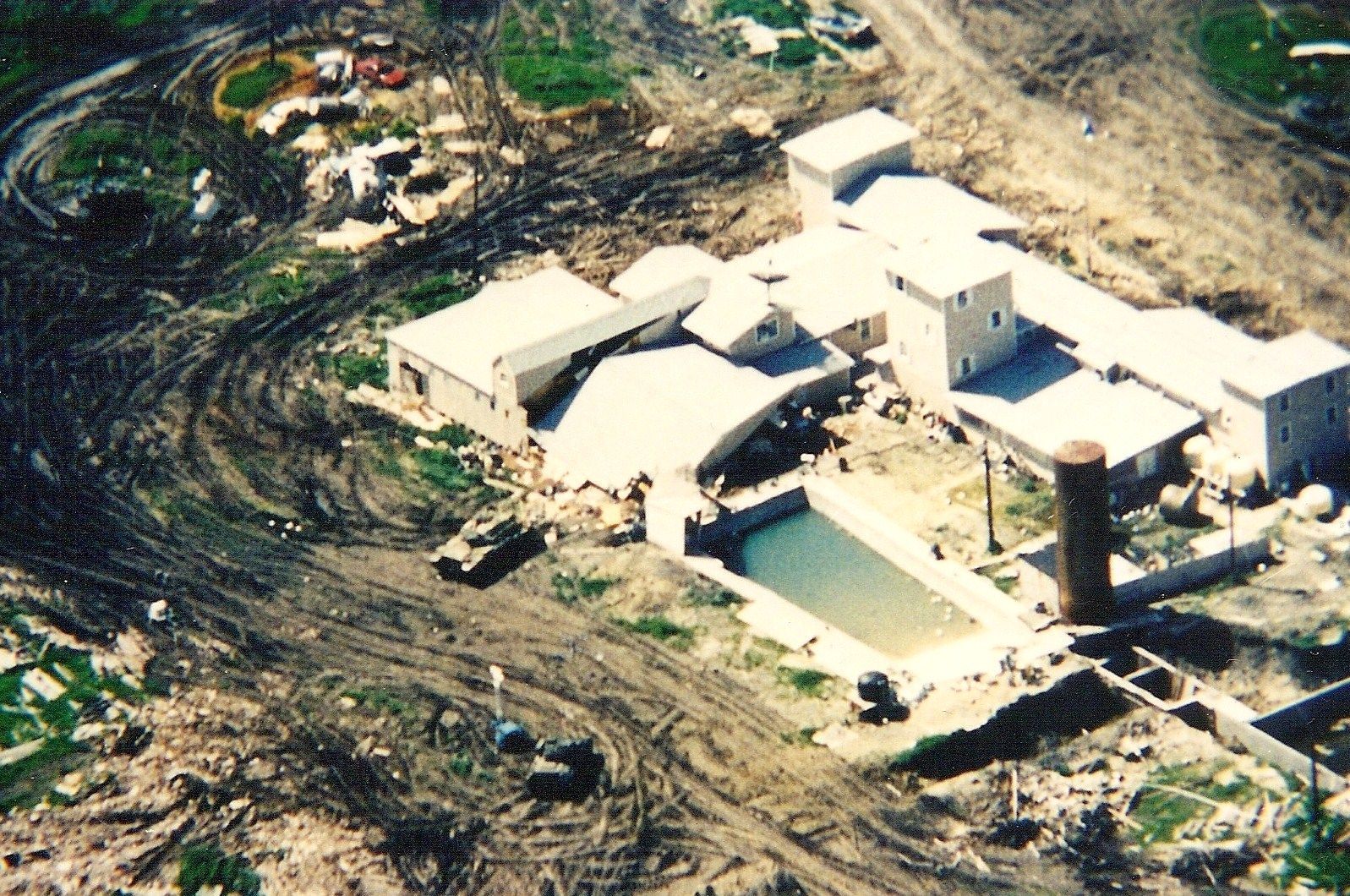 Davidiáni, Waco, Texas, David Koresh, obléhání, masakr, Zahraničí, sekta, USA